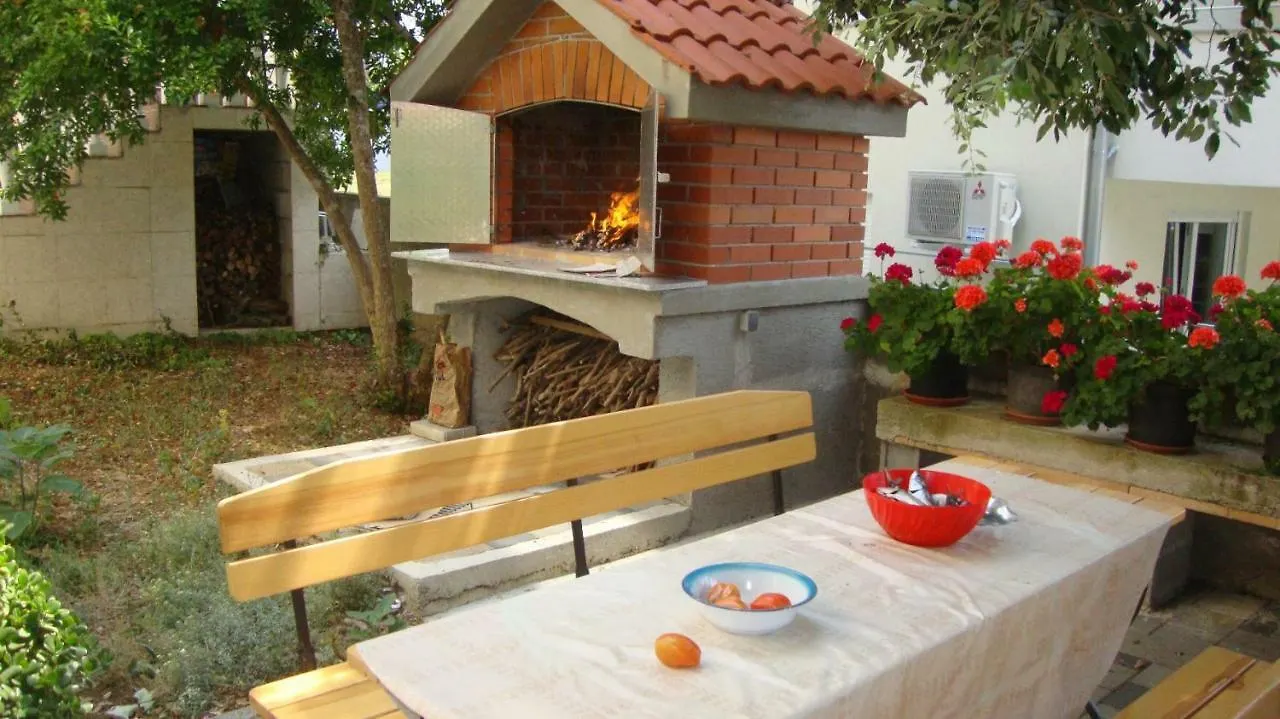 Apartments Villa Damir Petrcane