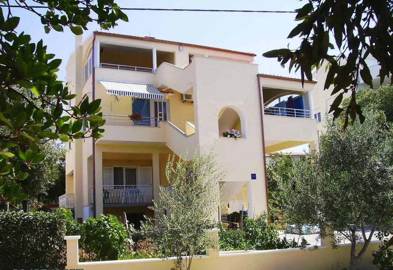 Apartments Villa Damir Petrcane
