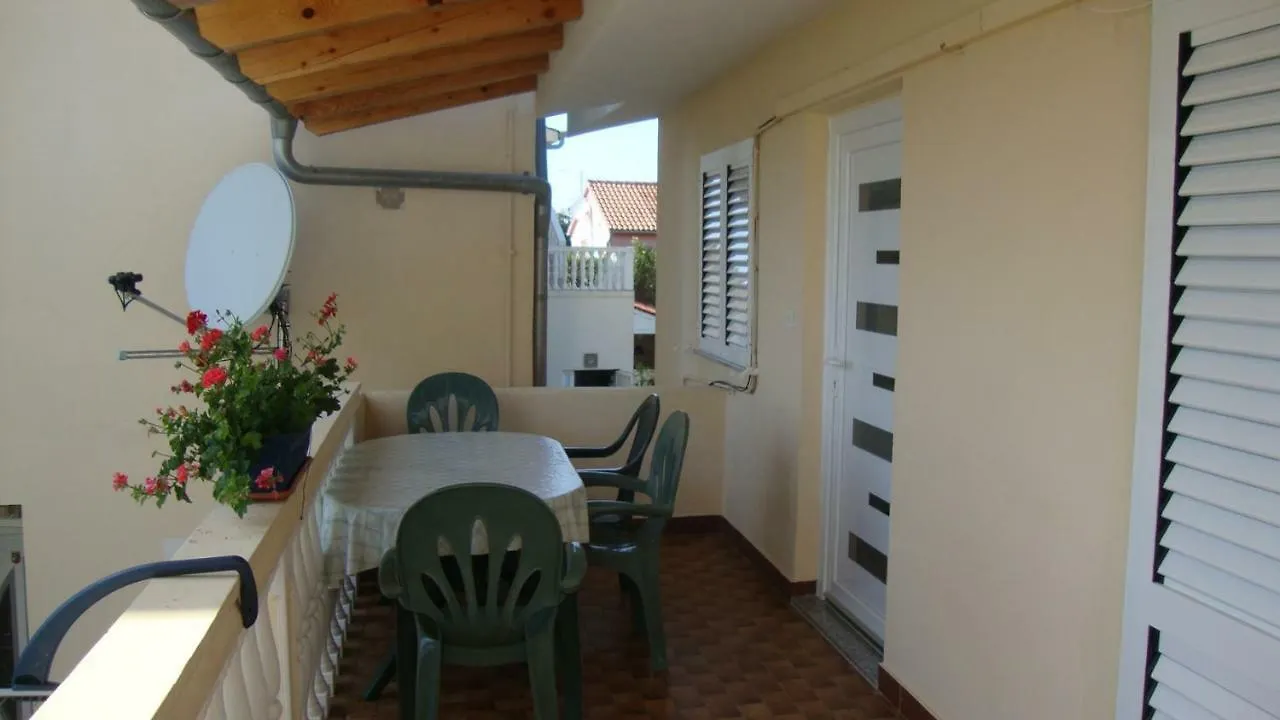 Apartments Villa Damir Petrcane