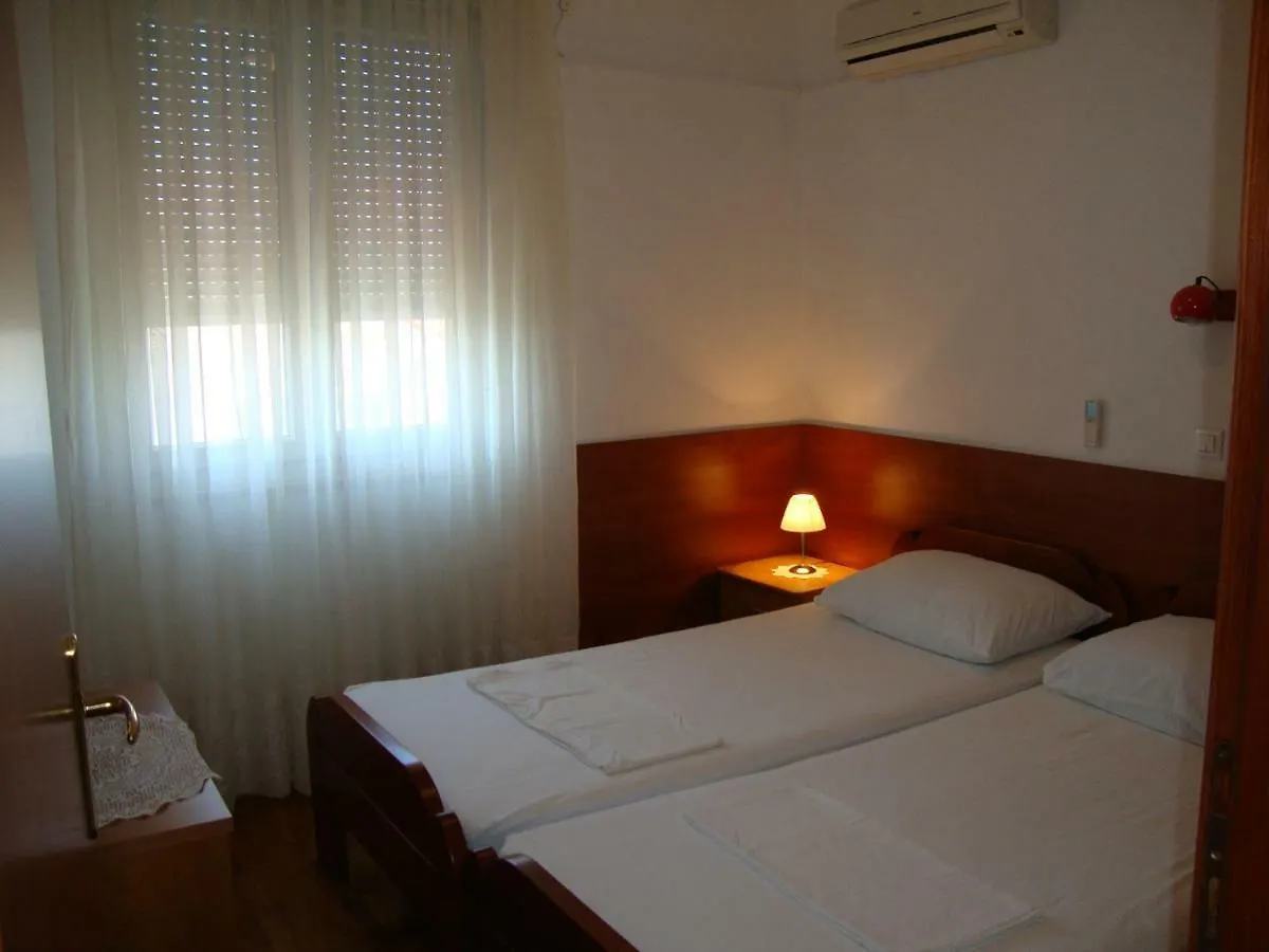 Apartments Villa Damir Petrcane 0*,